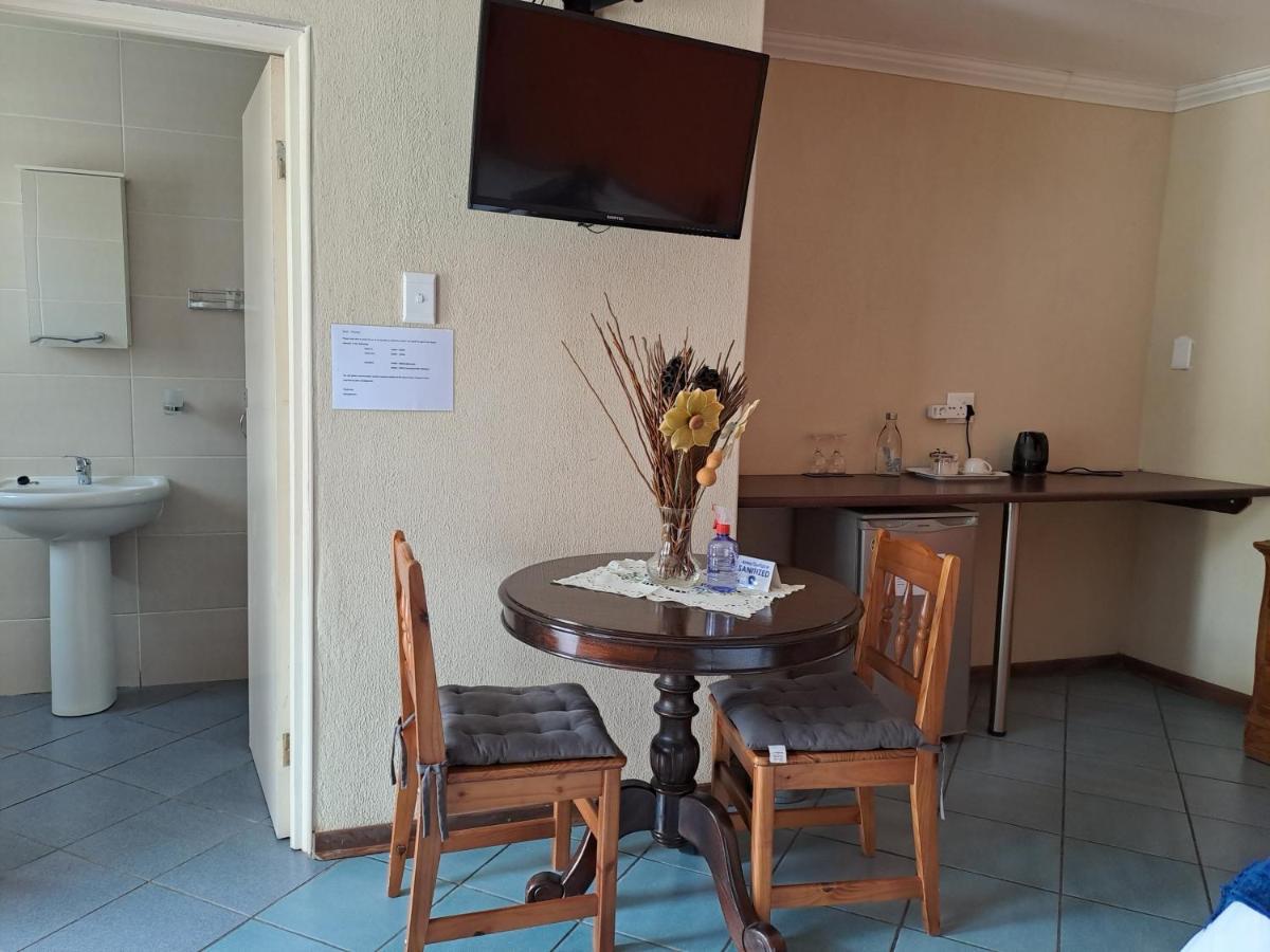 Amigos Bed & Breakfast - No Loadshedding ネルスプロイト エクステリア 写真