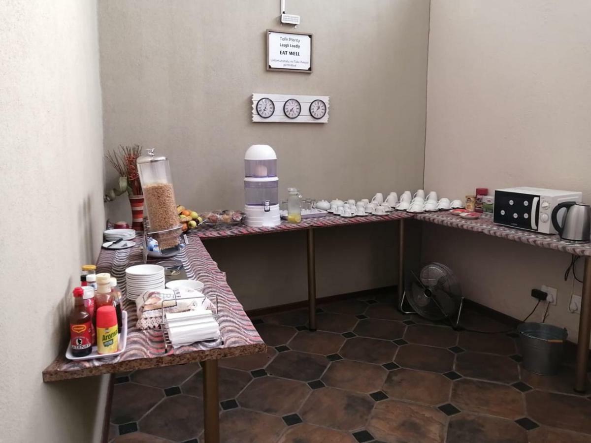 Amigos Bed & Breakfast - No Loadshedding ネルスプロイト エクステリア 写真